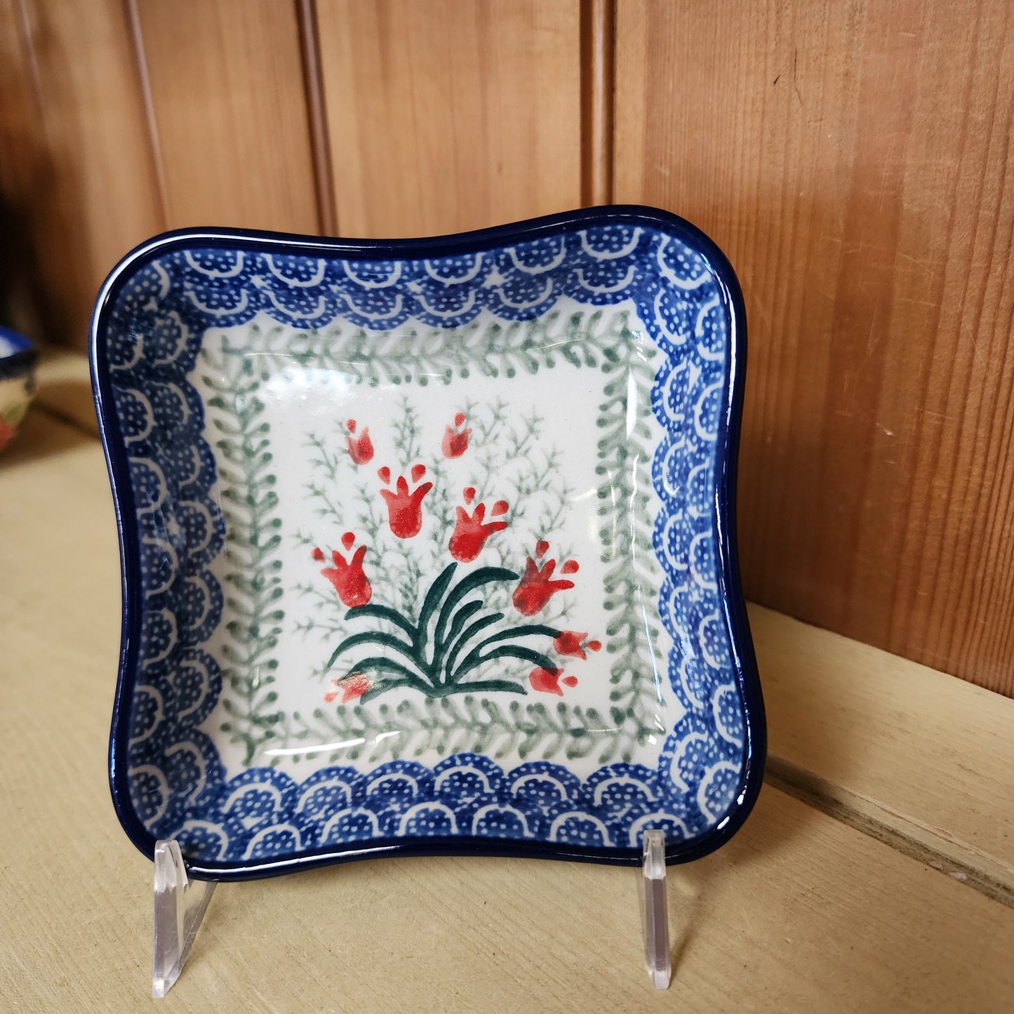 Bowl   Shallow Fluted    1437X ~ Crimson Bells