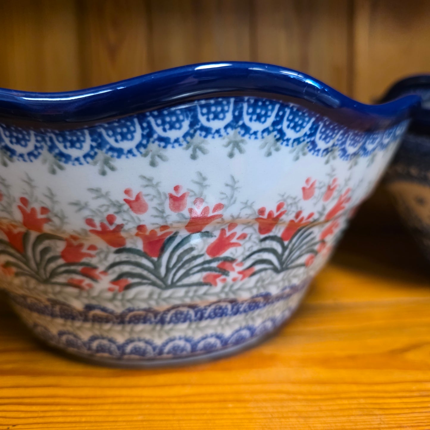 Bowl   Wavy Edge   Medium  10" 692-1437X  Crimson Bells pf0526