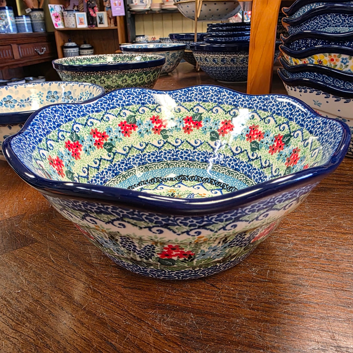 Bowl   Wavy Edge   Small  8" 691-U4600  U4 pf0526