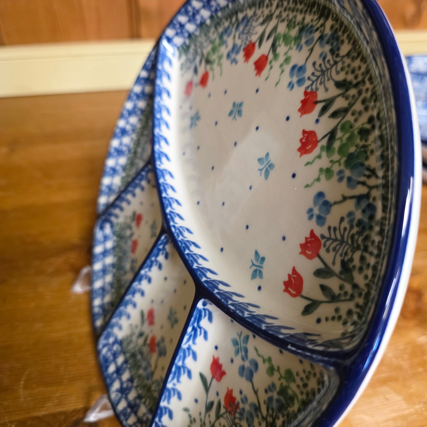 Plate ~ Divided Dish   8.75"  499-2903X  Tulip Horizon  small round