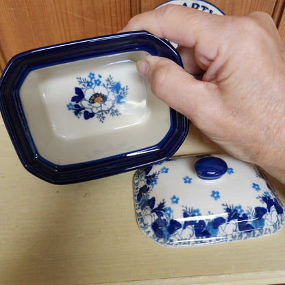 Box Covered Container   3.25"H x 3.5"W x 4.5"L  385-2222X  Snow Poppy pf0526