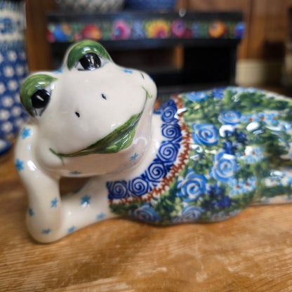 Frog ~ Laying down green #1  / 11"