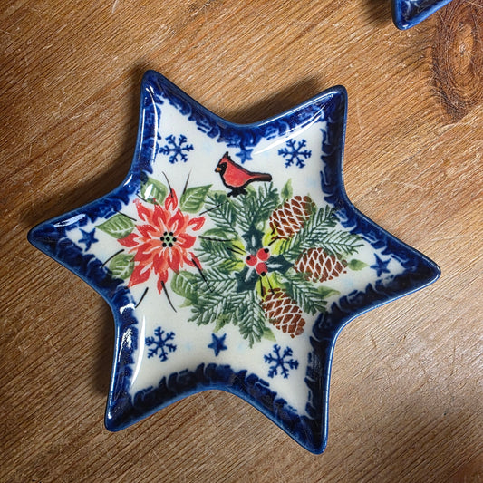 Plate 4.5" ~ Snowflake/star Cardinal pine cones