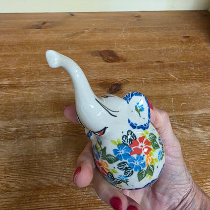 Elephant ring holder florals