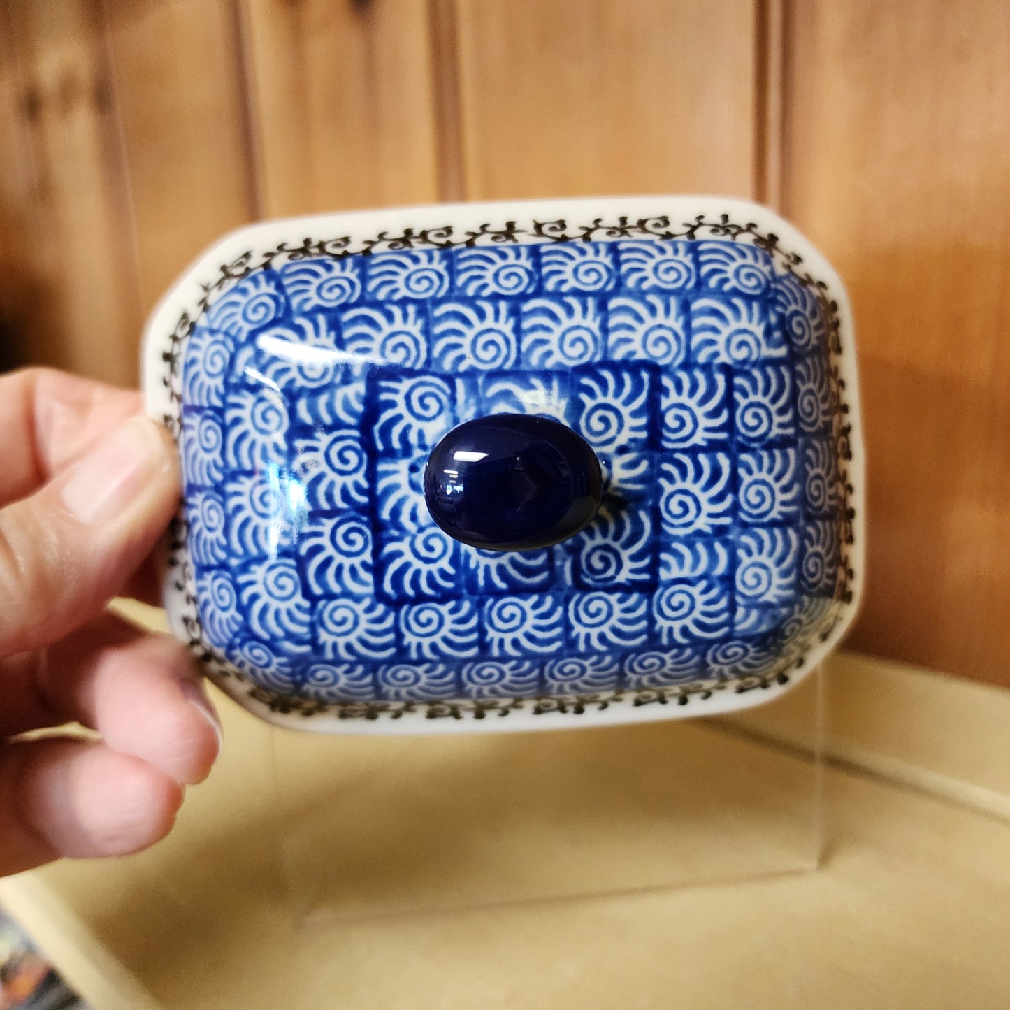 Covered Container   3.25"H x 3.5"W x 4.5"L    1916X ~ Maraschino