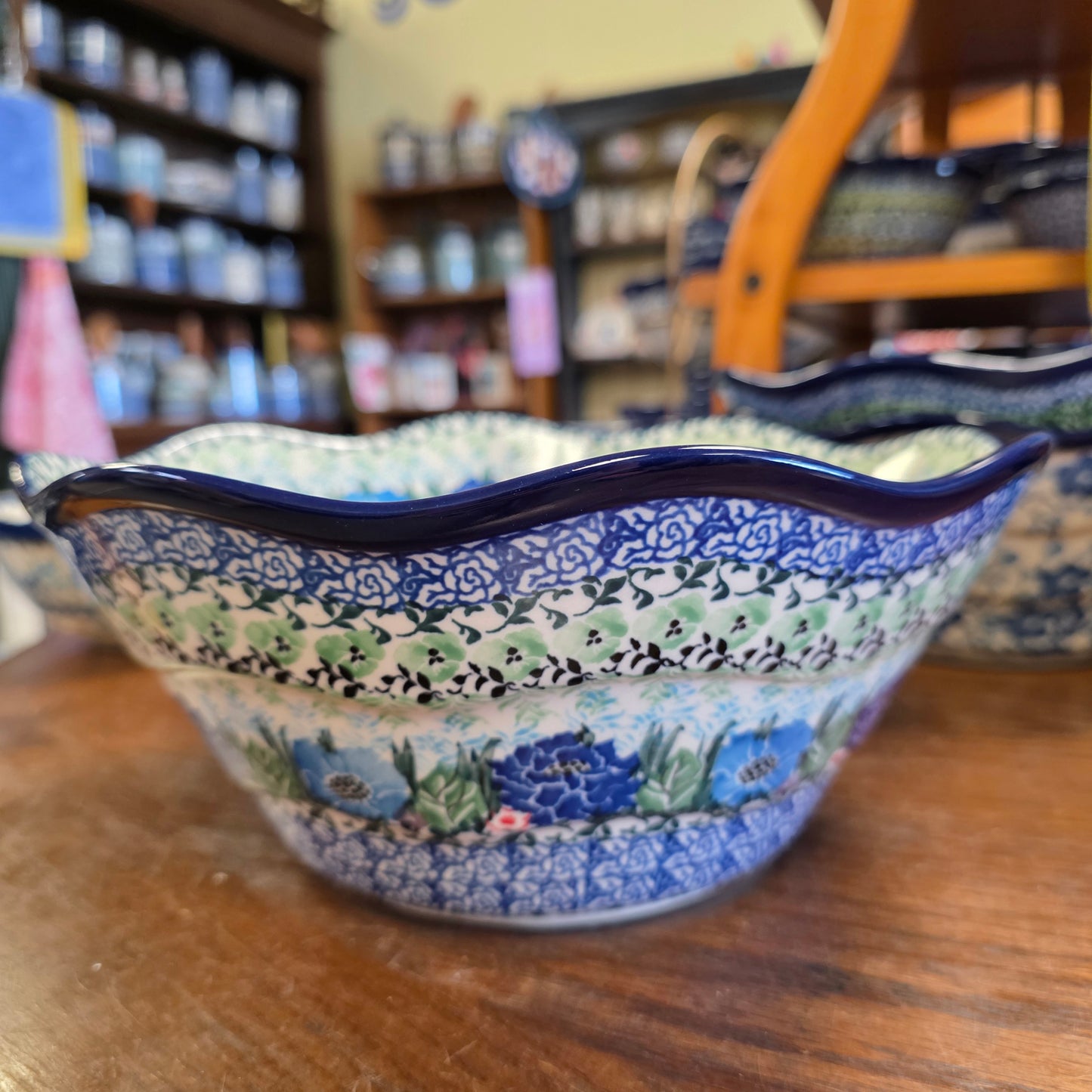 Bowl   Wavy Edge   Medium  10" 692-U4572  U4 pf0526