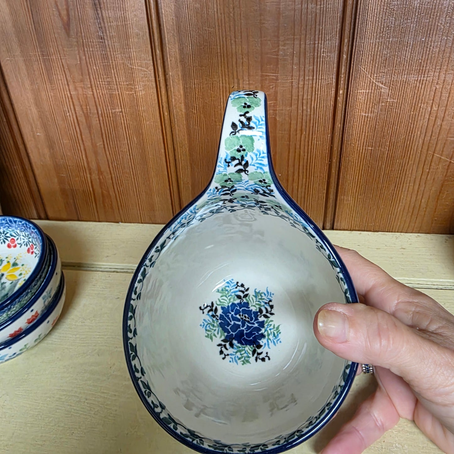 Bowl w/ Loop Handle   16 oz  845-U4572  U4 pf0526