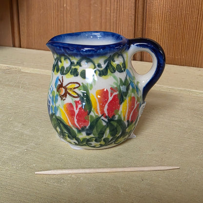Mini pitcher 2" Bee