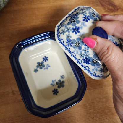 Covered Container ~ 3.25"H x 3.5"W x 4.5"L 385-2333X  Blue Horizon