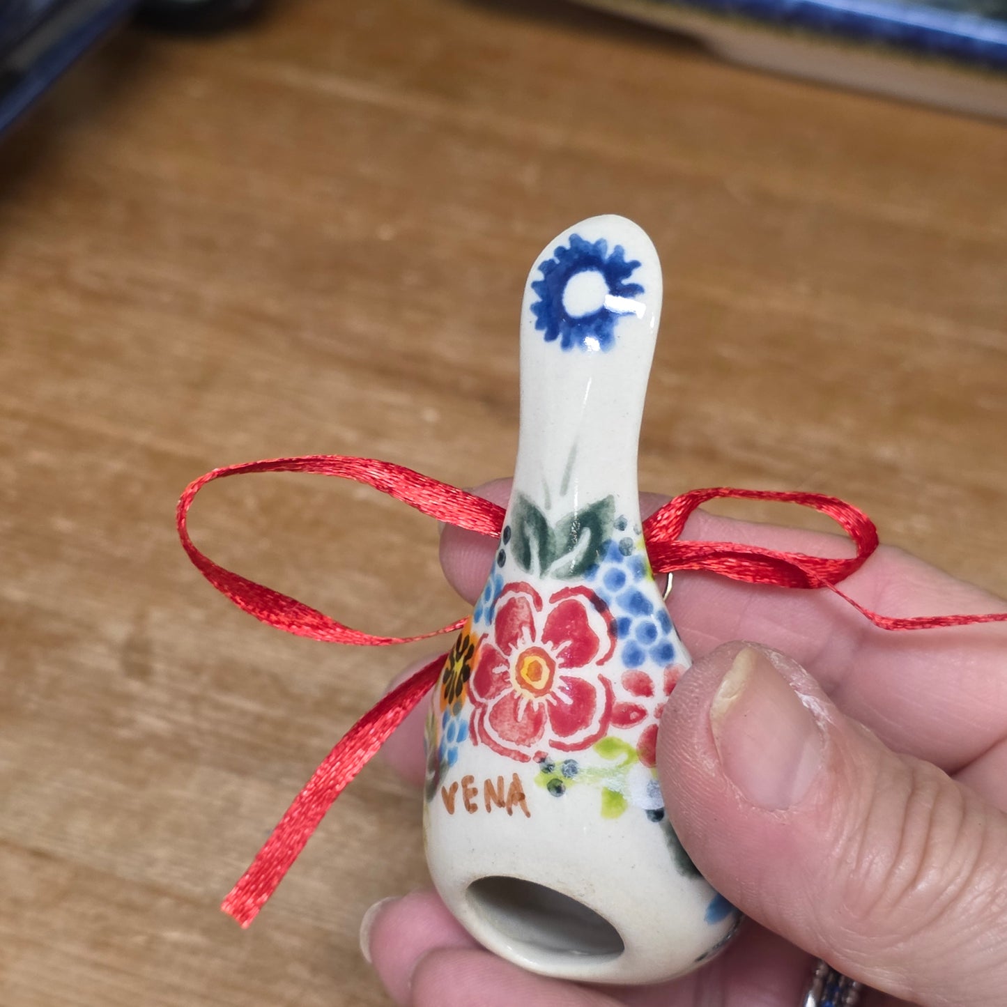 V416 ~ Bird Ornament reds    V416-VC209  Vena pf0526