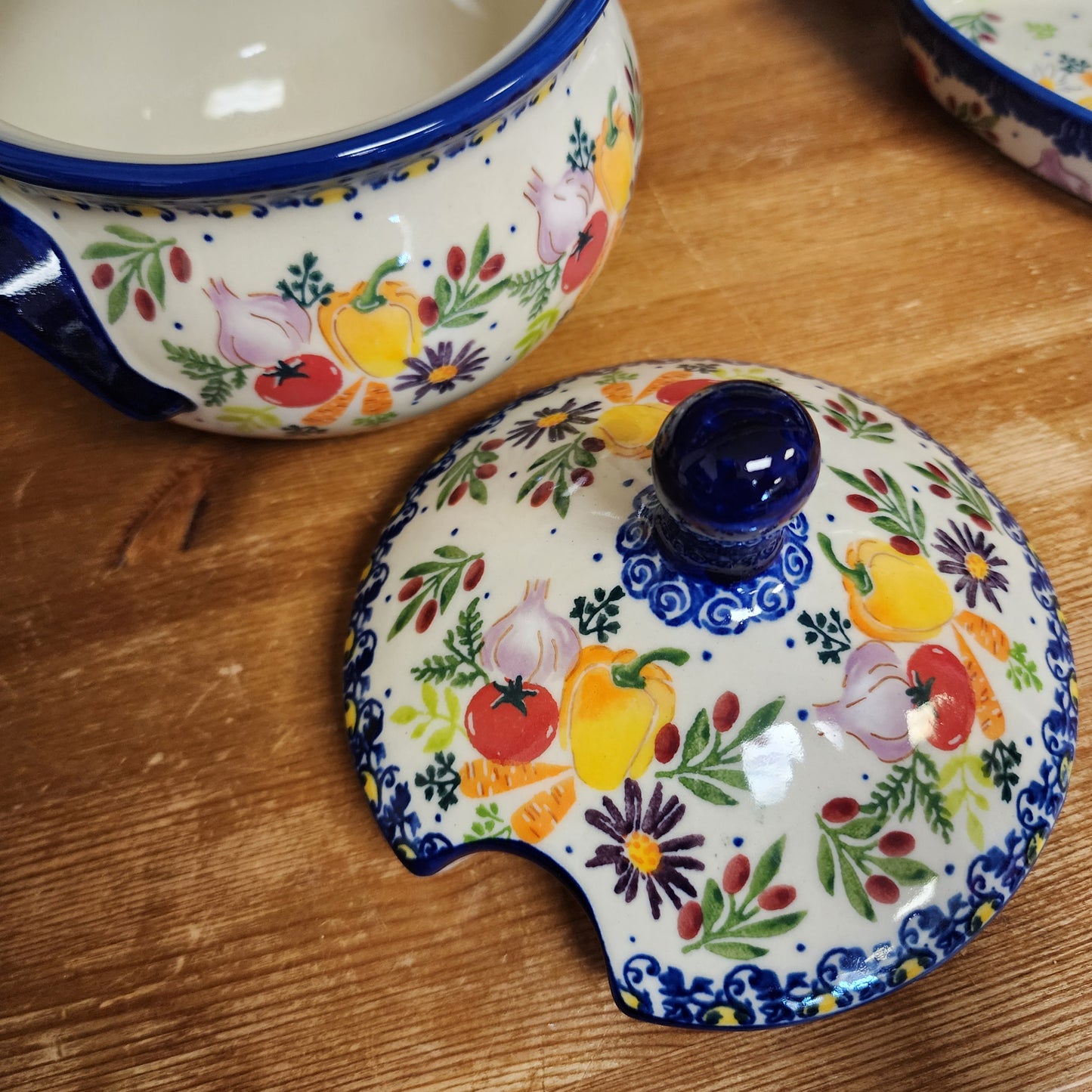 Jar 34 oz / Tureen 7" H  with lid Veggie 1147