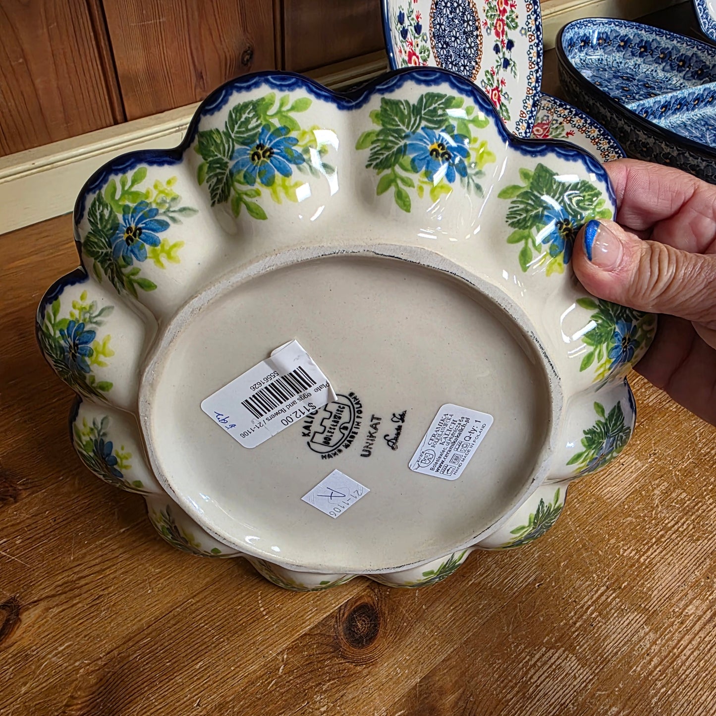 Egg Plate with eggs and lfower s/ 21-1106