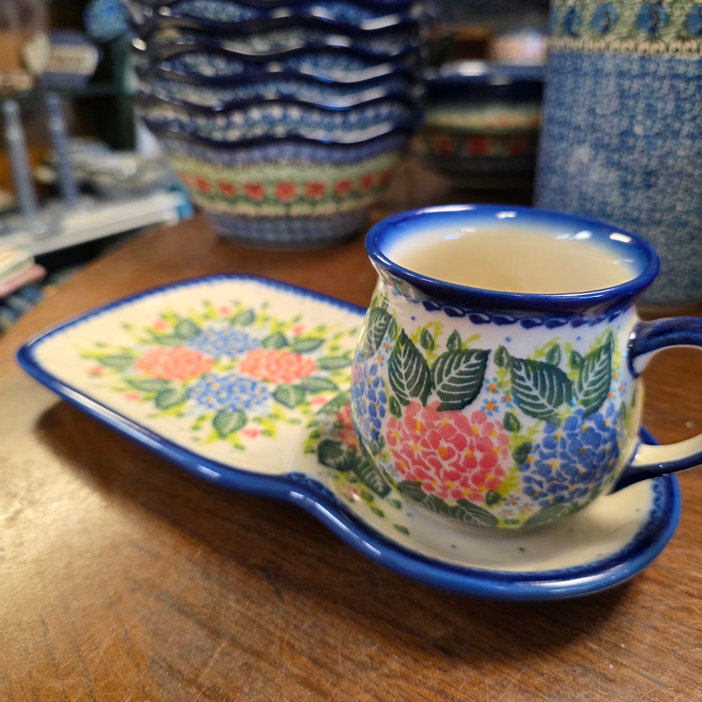 Cup & Tray Hydrangea 682 10 oz / 10"x5"