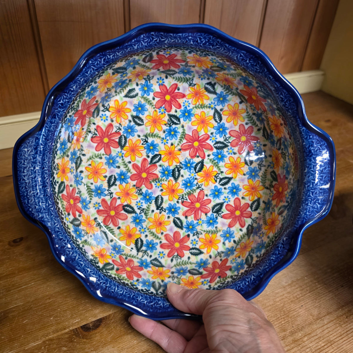 Baker 9"x2" / Round baker Fala w/tab handles/ 403 Red/Yellow Daisy
