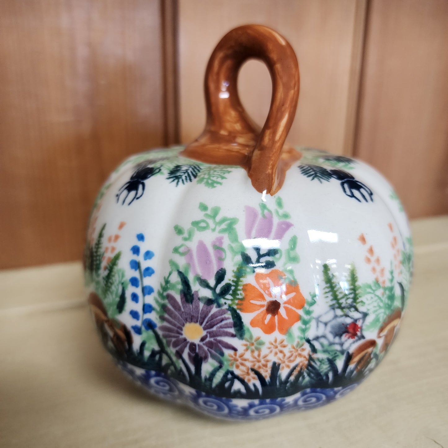 Pumpkin Figurine spiders and flowers (NOT jack o lantern)