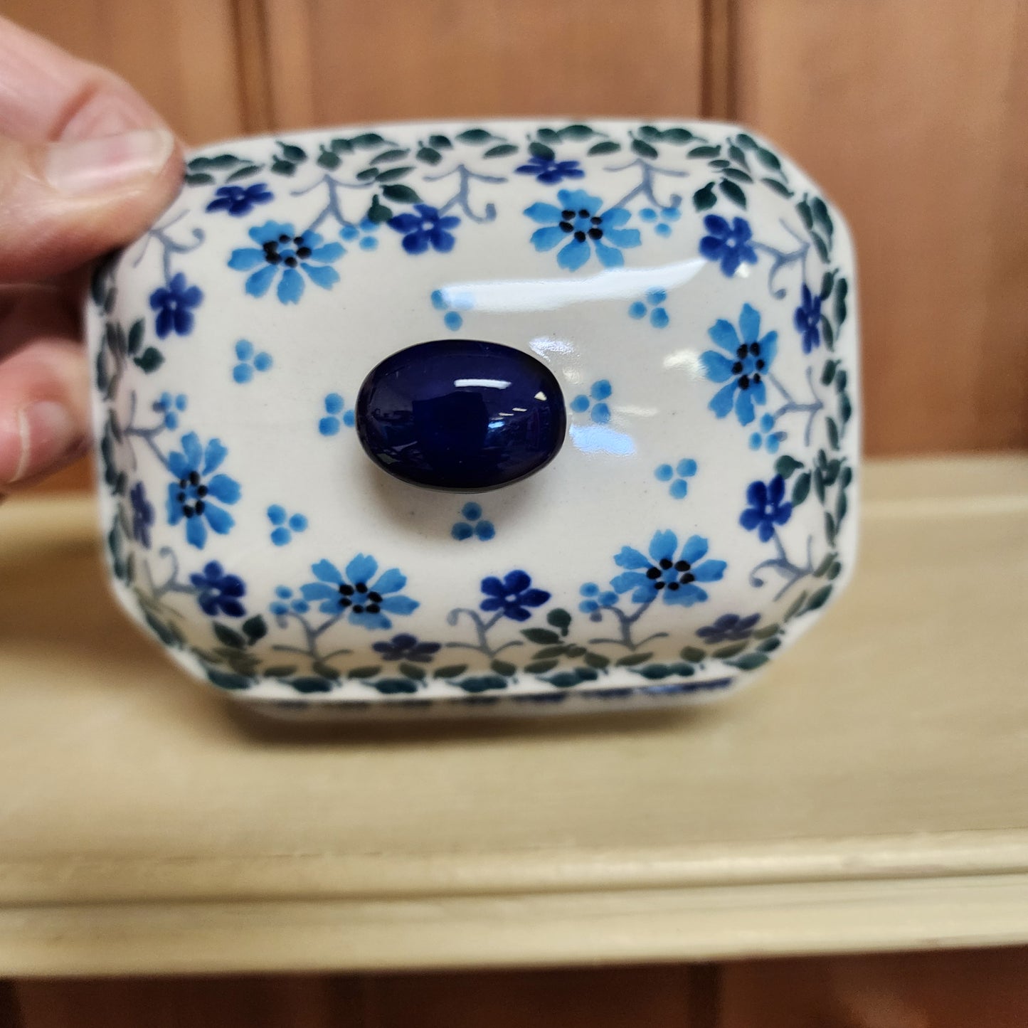 Covered Container   3.25"H x 3.5"W x 4.5"L    2785X ~ Georgia Blue