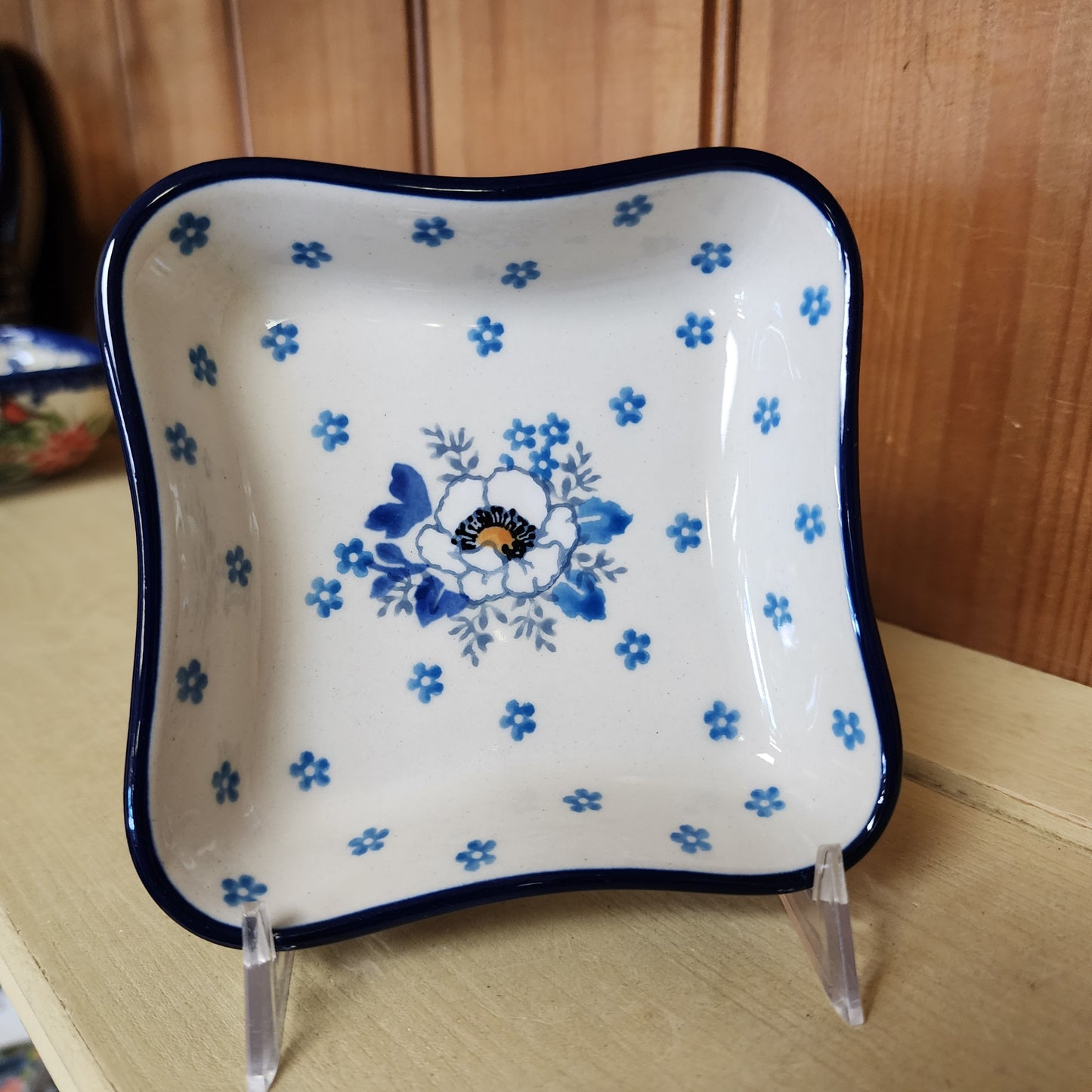 Bowl   Shallow Fluted    2222X ~ Snow Poppy