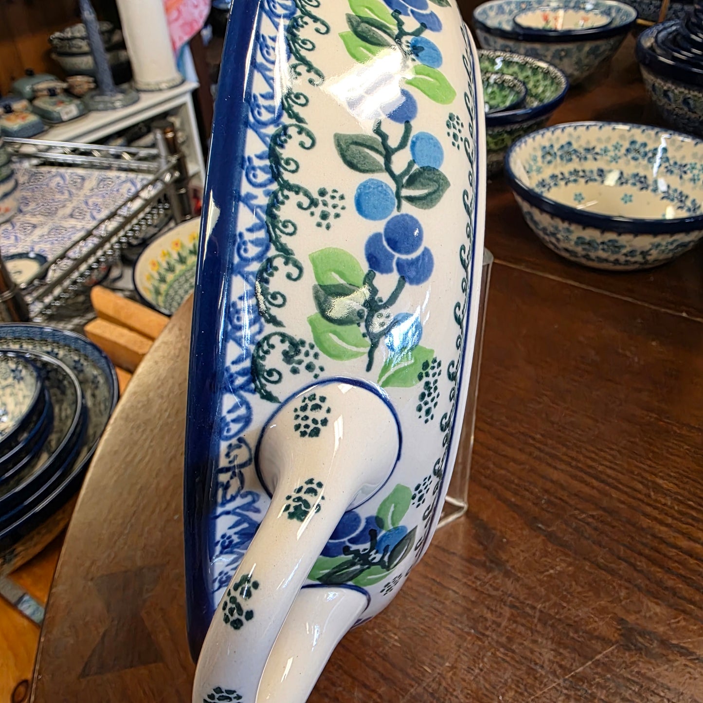 Baker   Round w/ Handles   10" 420-1416X  Blue Berries pf0526