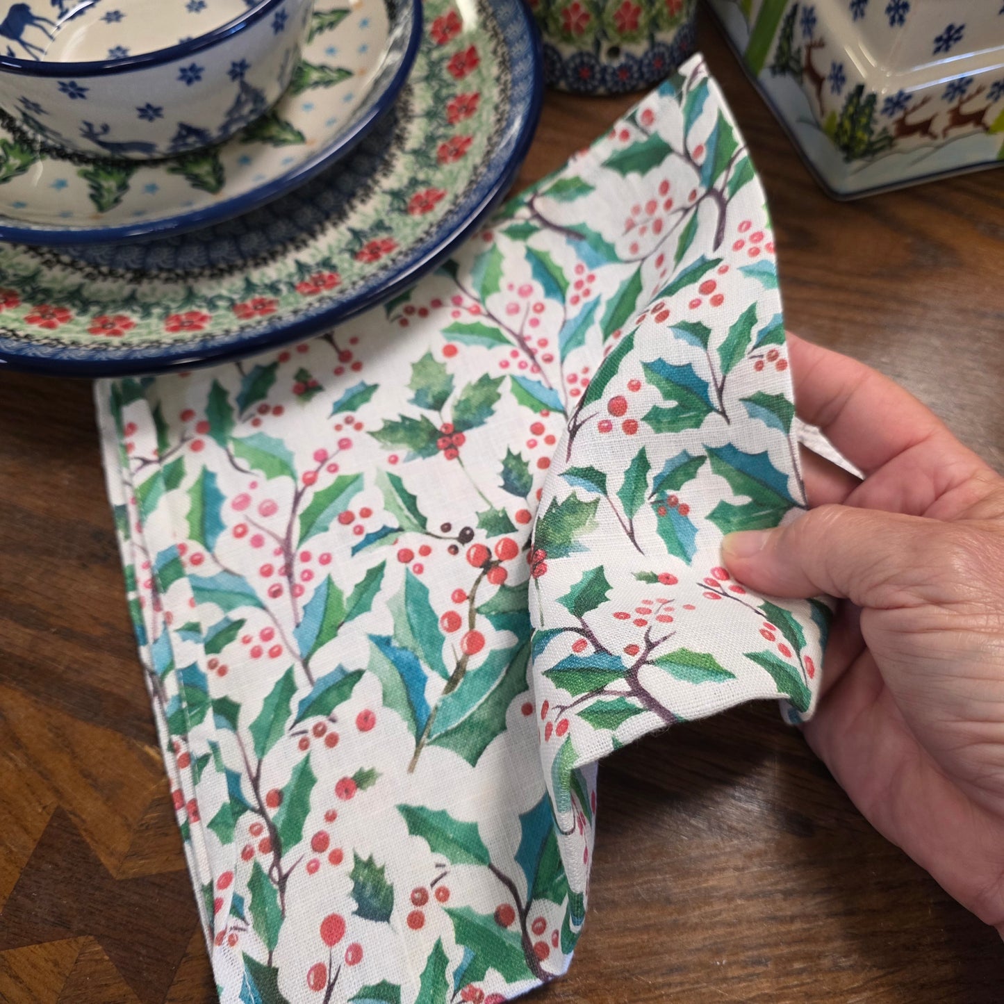 Napkins 18" (Set of 2) ~ Linen Holly Berry (18")  ~ Lithuania