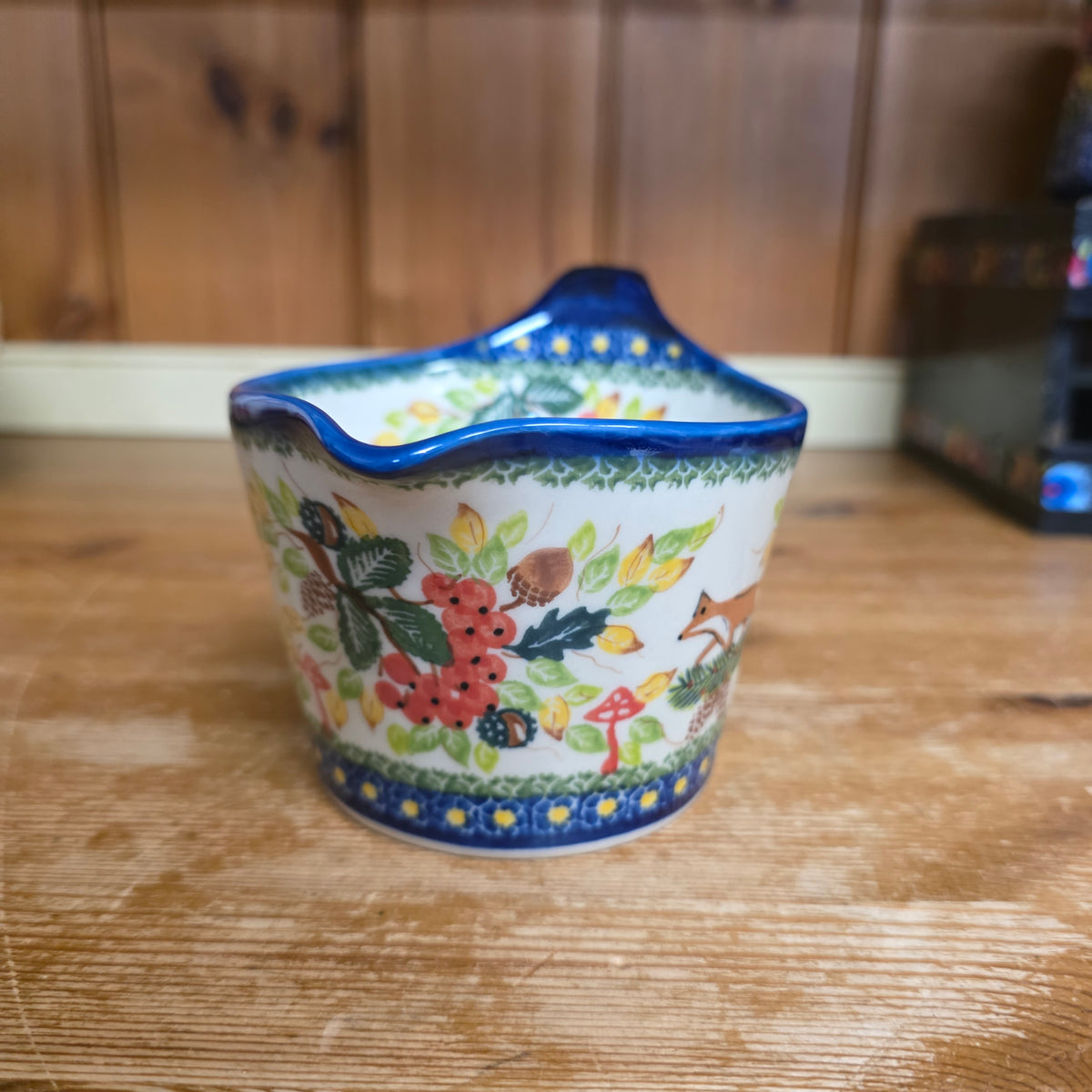 Gravy Dish ART 1 loop handle  fox 1049