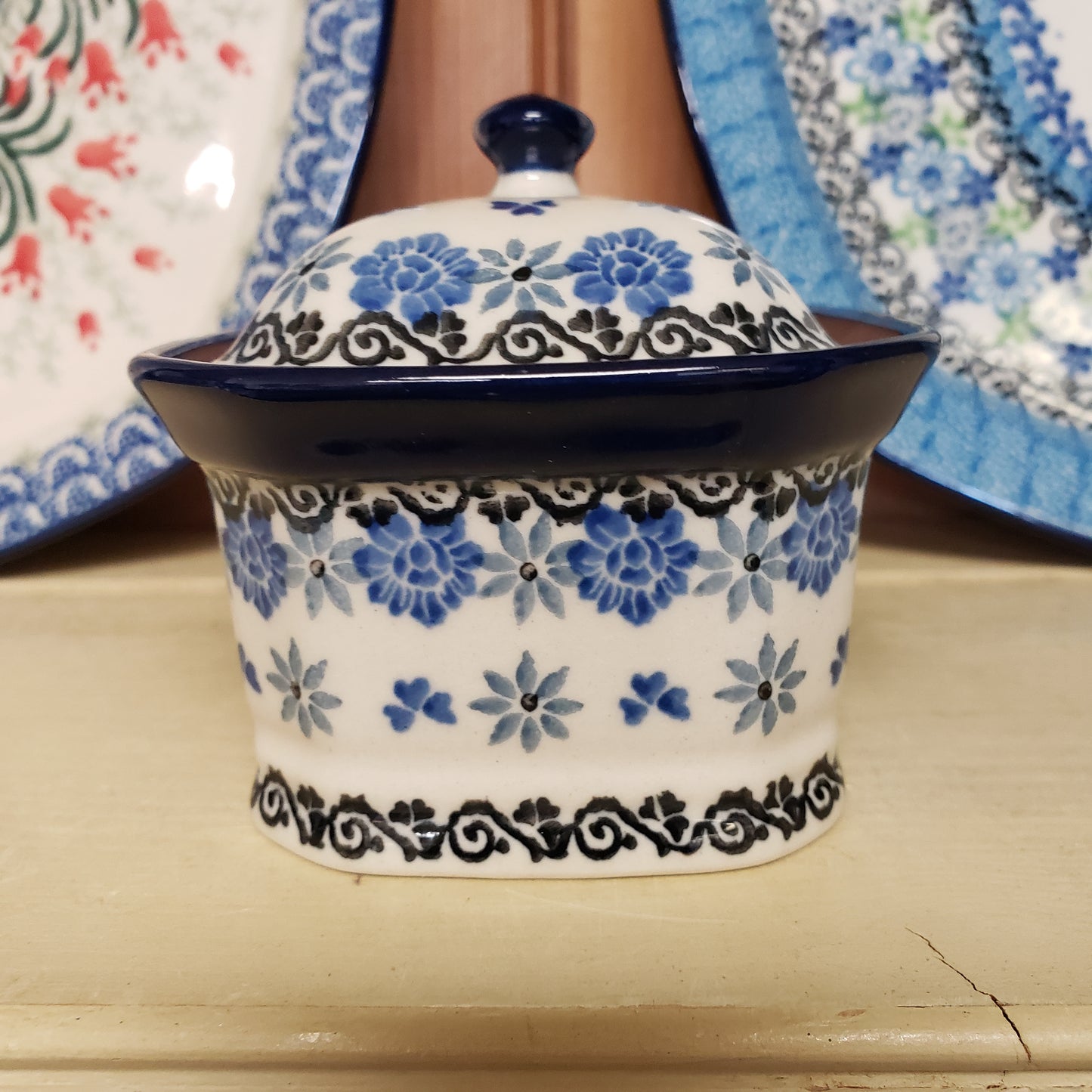 Covered Container ~ 3.25"H x 3.5"W x 4.5"L 385-2009X Dragonfly