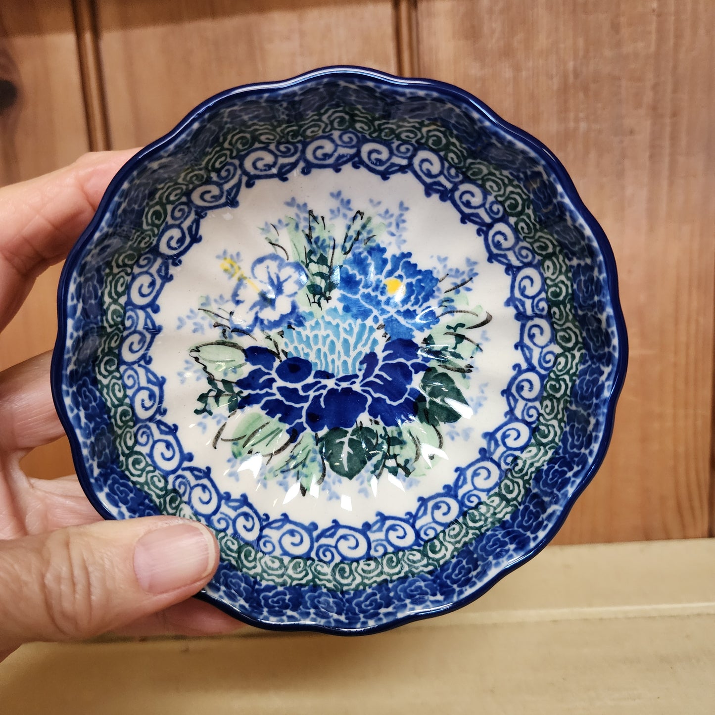 Bowl   Scalloped   4.5"   U5138 ~ U4 ~ U4 M. Starzyk
