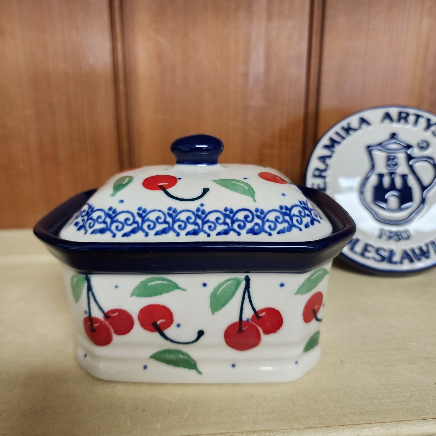 Box Covered Container   3.25"H x 3.5"W x 4.5"L  385-2715X  Cherry Pie pf0526