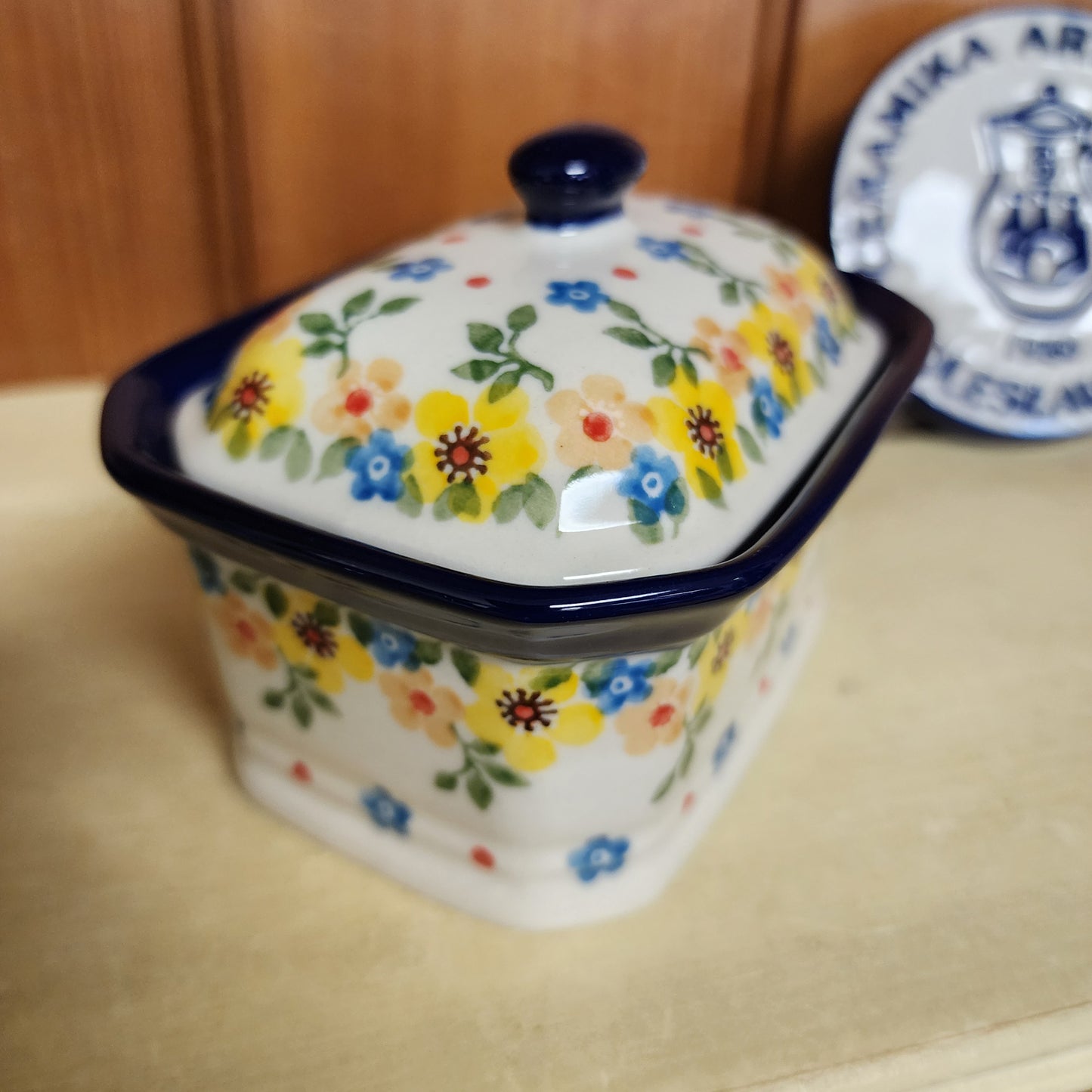 Box Covered Container   3.25"H x 3.5"W x 4.5"L  385-2225X  Buttercup pf0526