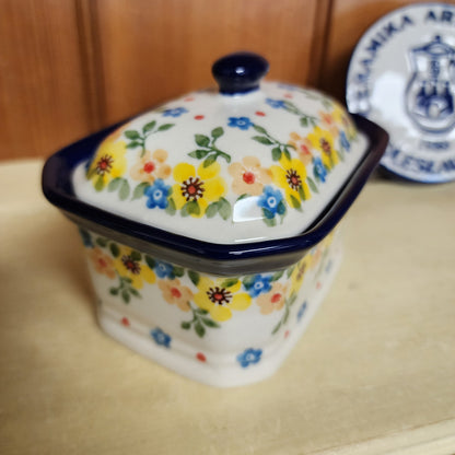 Box Covered Container   3.25"H x 3.5"W x 4.5"L  385-2225X  Buttercup pf0526