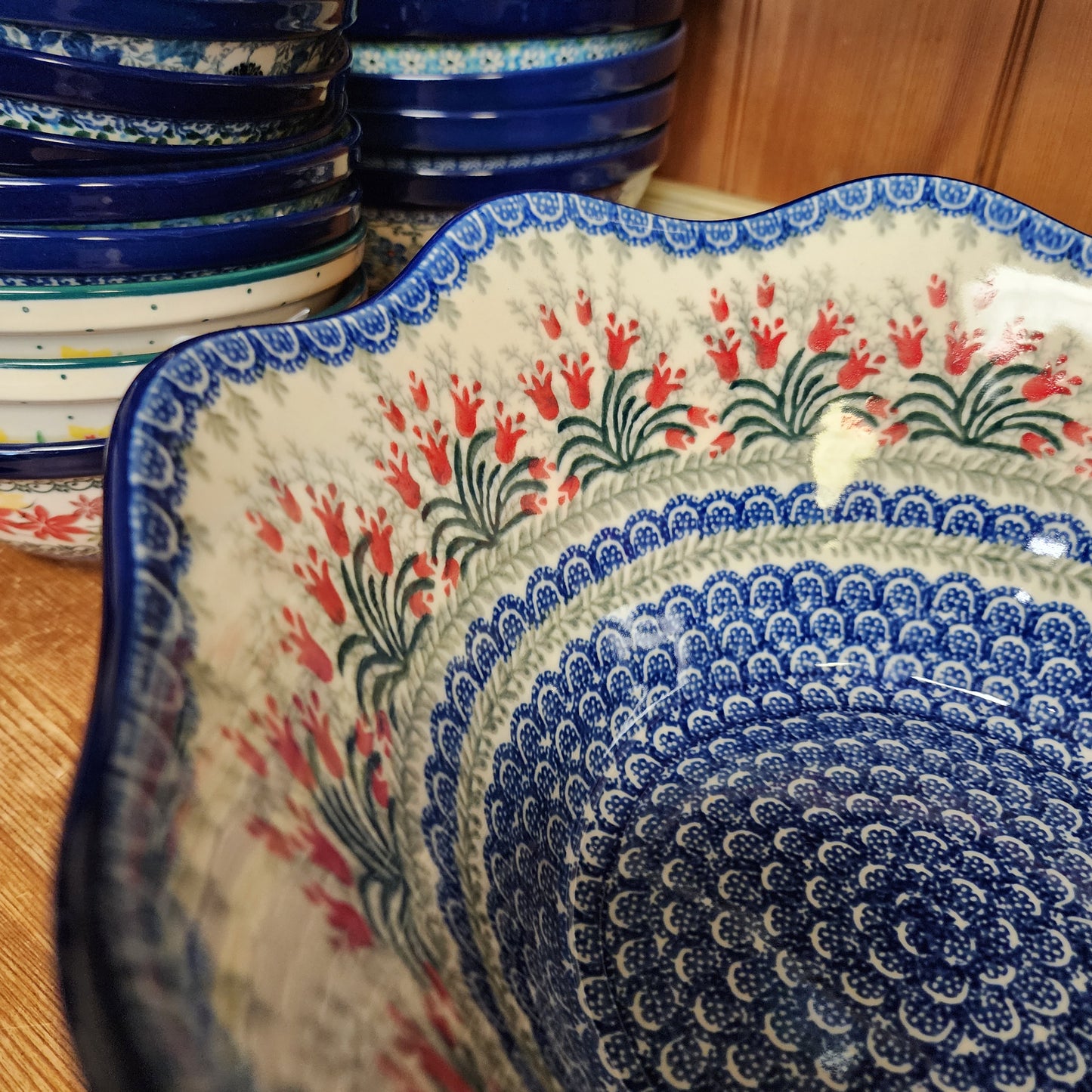 Bowl   Wavy Edge   Large  12" 693-1437X  Crimson Bells pf0526