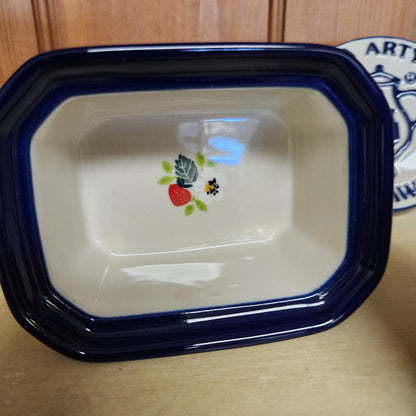 Box Covered Container   3.25"H x 3.5"W x 4.5"L  385-2709X  Strawberry Field pf0526