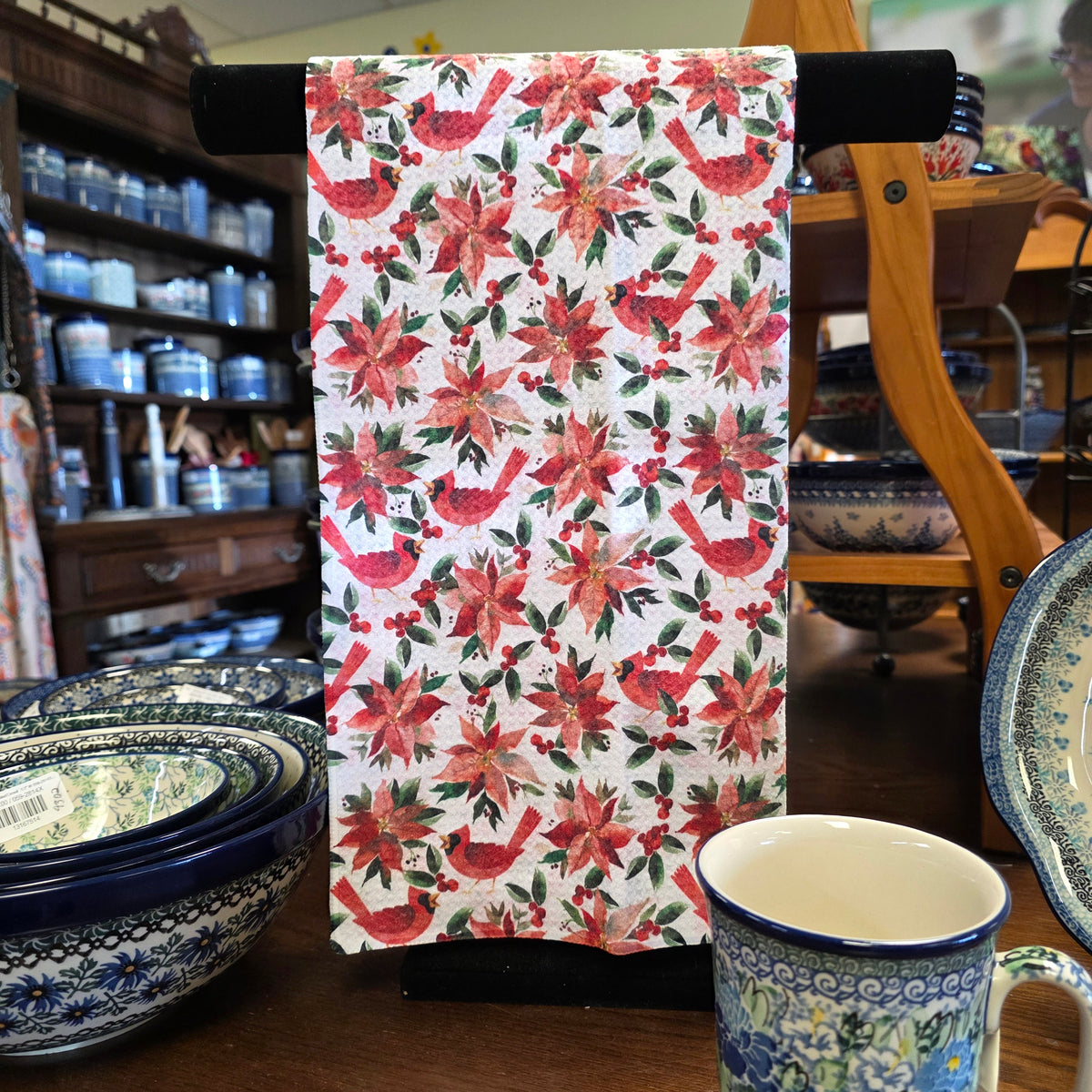 Towel /poly ~ Poinsettia and Cardianals