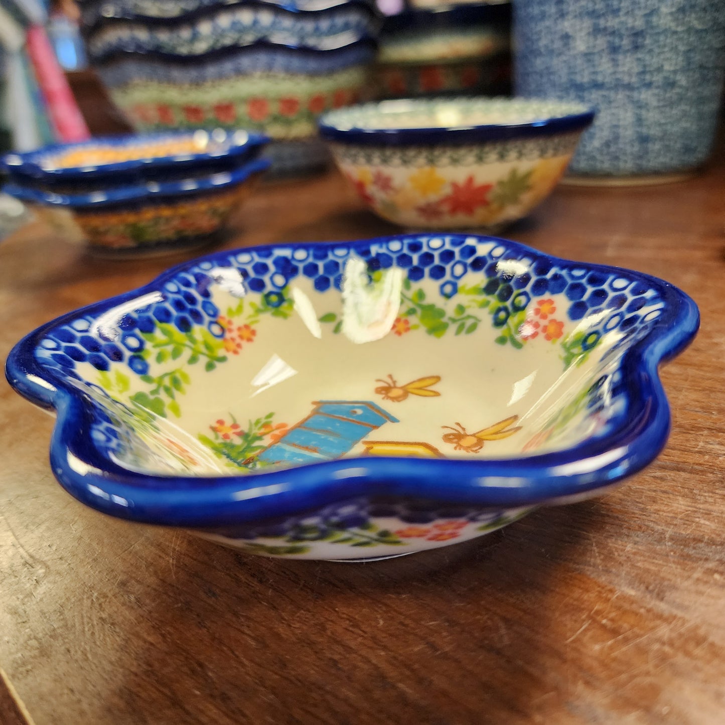 Bowl flower /bee hive 1042 4.5"