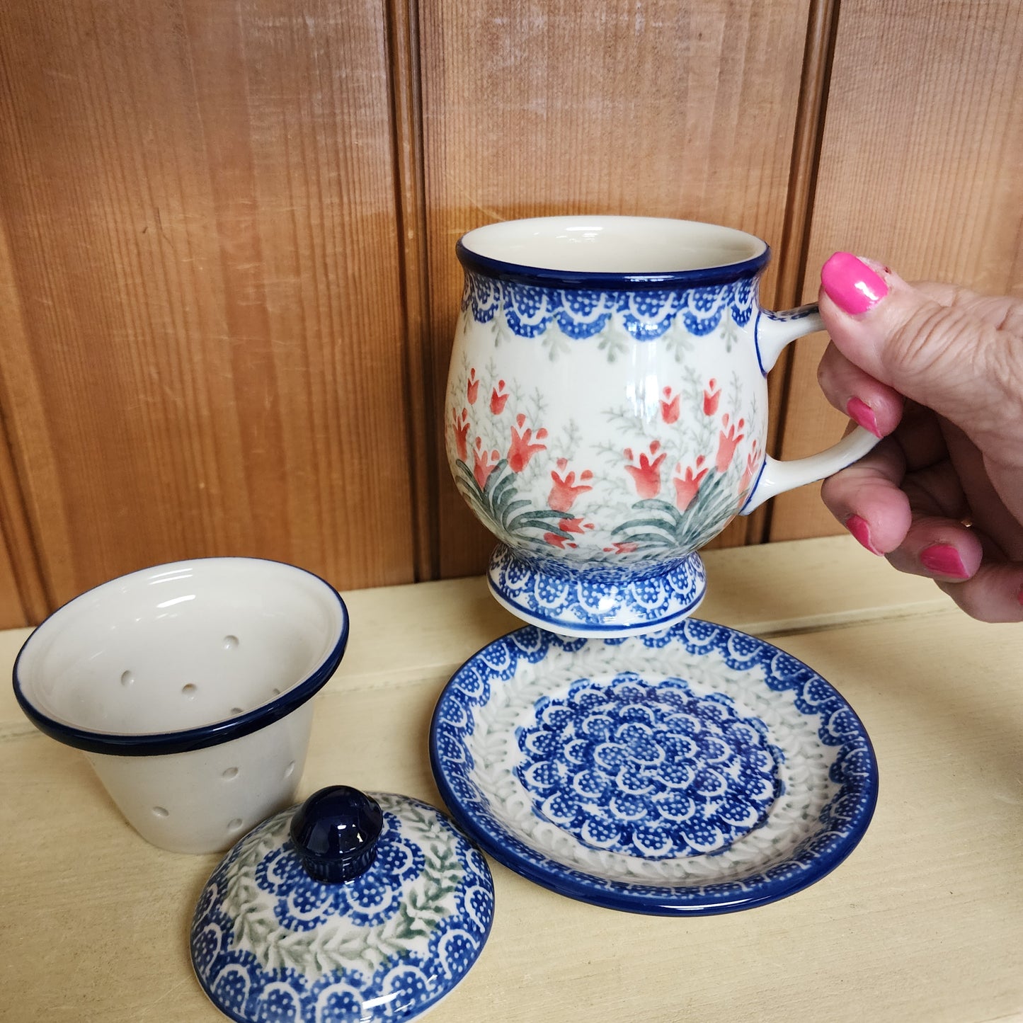 Mug w/Infuser and Saucer ~ 12 oz. 122-1437X Crimson Bells