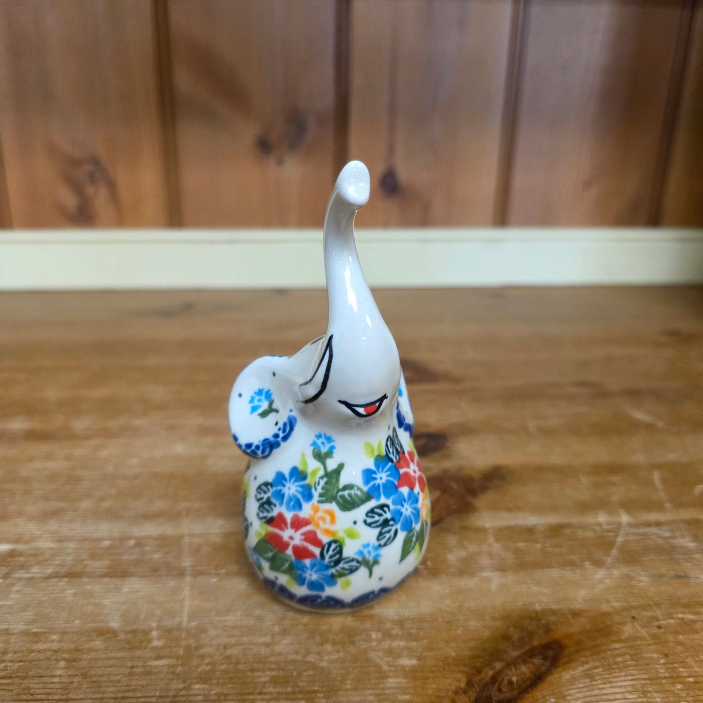 Elephant ring holder florals
