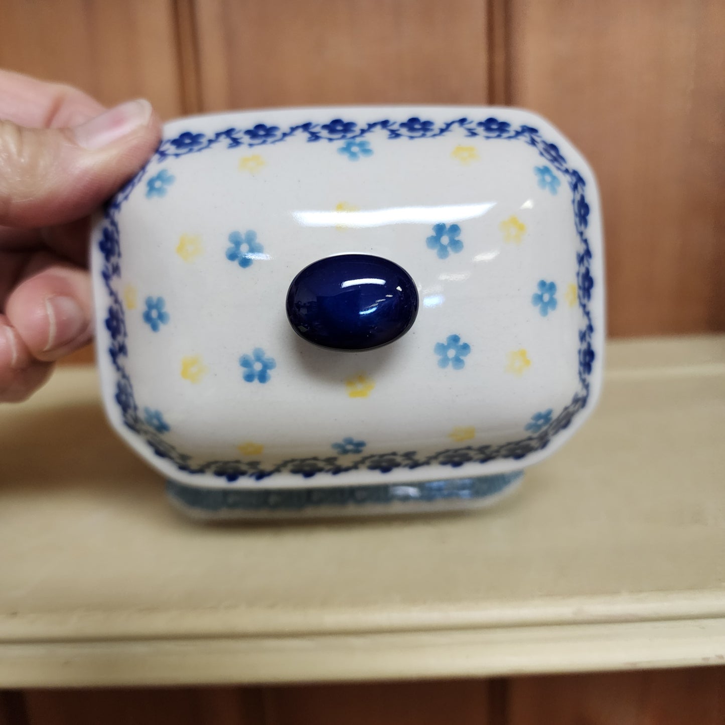 Covered Container   3.25"H x 3.5"W x 4.5"L    3337X ~ Spring Palette